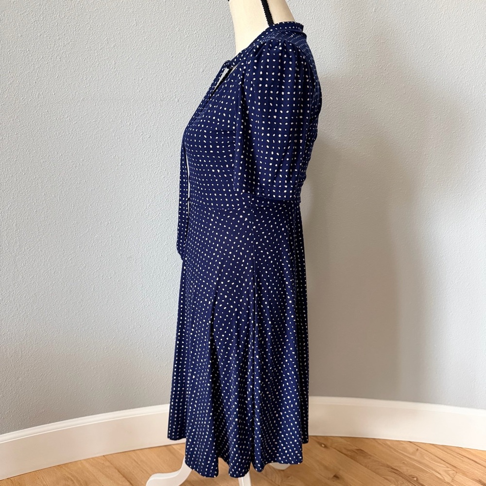GILLI Navy and White Dot Tie-Front Midi Dress - Picture 4 of 9